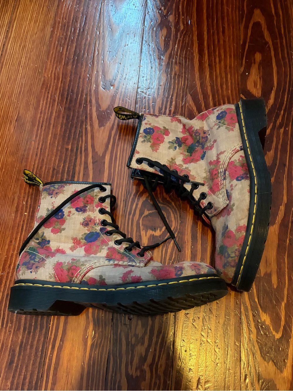 Dr. Martens - Castel Vintage Floral Bouquet - Taupe Beige - Size 7
